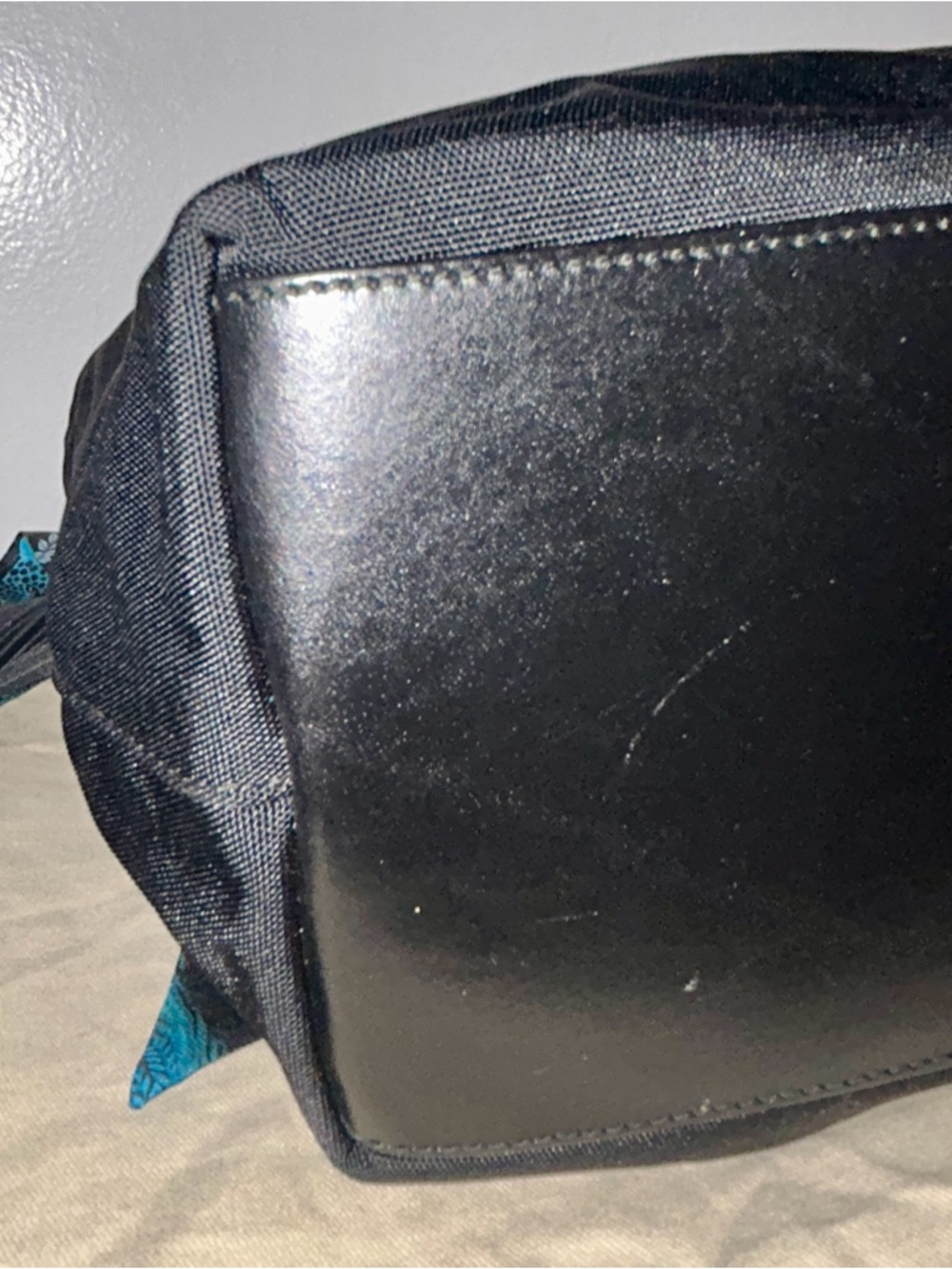 Gucci Black Shoulder Bag with Turquoise Scarf and Crystal Cat Charm - Picture 8 of 12